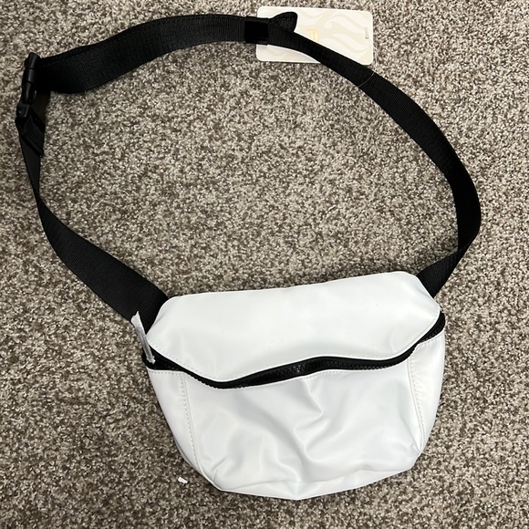 Fabletics Handbags - Fabletics The Minimalist Fanny